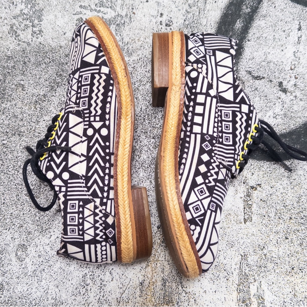 Matiko Black and White Geometric Tribal Print Espadrille Oxford Shoes Size 6 - Picture 2 of 10